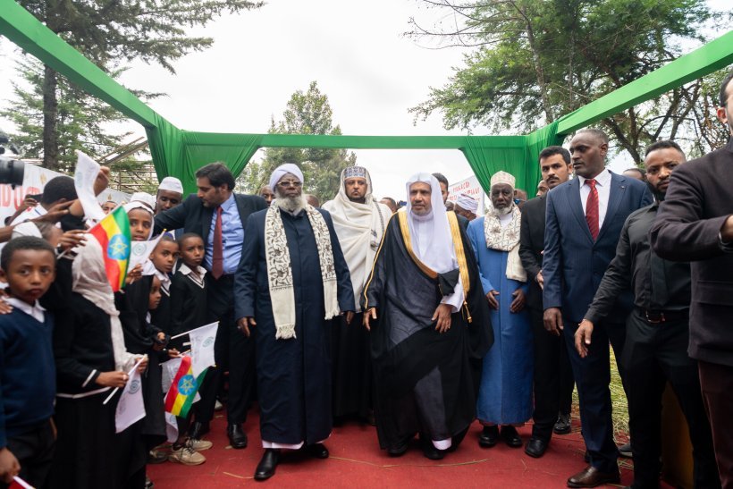 جناب دبیر کل، و رئیس انجمن علمای مسلمان، آقای شیخ دکتر  محمد العیسی از آکادمی اولیه در آدیس آبابا بازدید کردند که در آنجا، در حضور رئیس گرامی مجلس اعلای اسلامی اتیوپی جناب شیخ حجی ابراهیم ، با مسئولین فرهنگستان دیدار نمودند، و ضمن تجلیل
