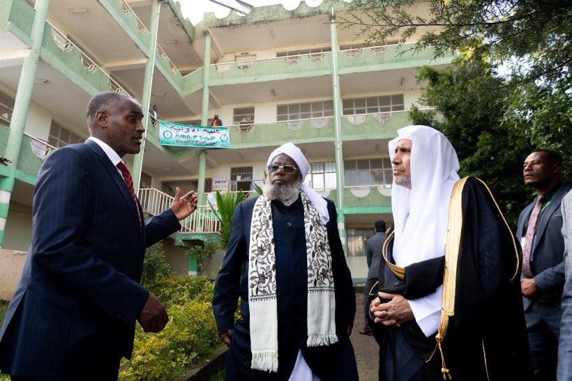 جناب دبیر کل، و رئیس انجمن علمای مسلمان، آقای شیخ دکتر  محمد العیسی از آکادمی اولیه در آدیس آبابا بازدید کردند که در آنجا، در حضور رئیس گرامی مجلس اعلای اسلامی اتیوپی جناب شیخ حجی ابراهیم ، با مسئولین فرهنگستان دیدار نمودند، و ضمن تجلیل