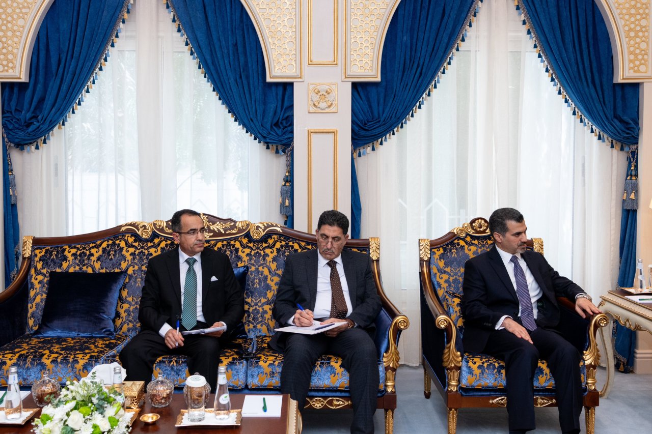 Yang Mulia Sekretaris Jenderal LMD, Ketua Asosiasi Ulama Muslim, Syekh Dr. Mohammed Al-issa    , menyambut Yang Mulia Konsul Jenderal Republik Irak di Kerajaan Arab Saudi