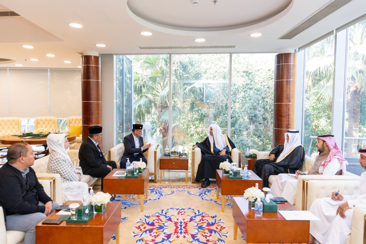 Yang Mulia Sekretaris Jenderal LMD, Ketua Asosiasi Ulama Muslim, Syekh Dr. Mohammed Al-Issa