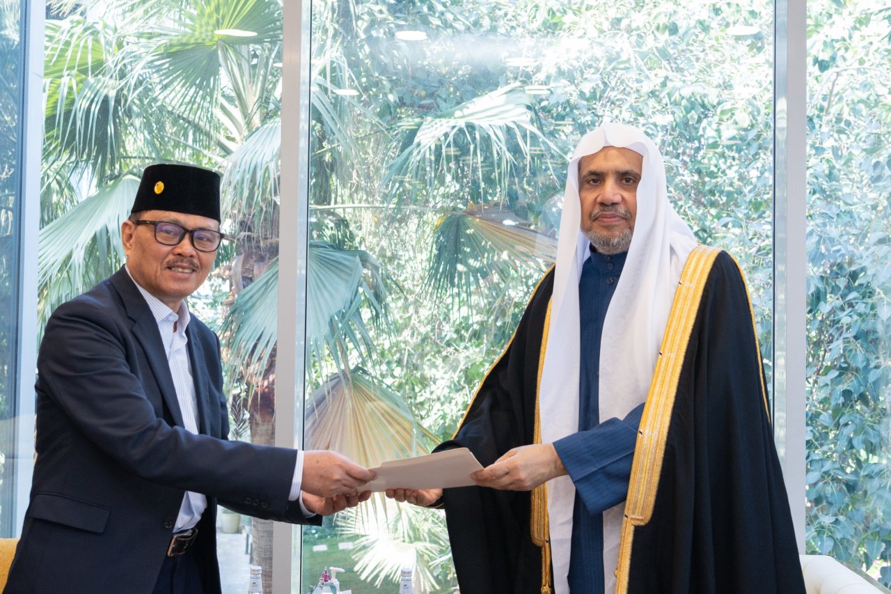 Yang Mulia Sekretaris Jenderal LMD, Ketua Asosiasi Ulama Muslim, Syekh Dr. Mohammed Al-Issa