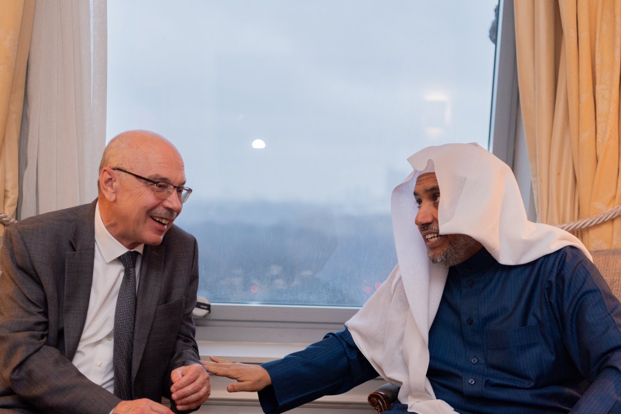 Yang Mulia Sekretaris Jenderal LMD, Ketua Asosiasi Ulama Muslim, Syekh Dr.  Mohammed Al-issa  , di kediamannya di New York, menerima delegasi PBB untuk memerangi terorisme, yang dipimpin oleh Wakil Sekretaris Jenderal, Kepala Kantor Penanggulangan Terorisme Perserikatan Bangsa-Bangsa, Tuan Vladimir Voronkov