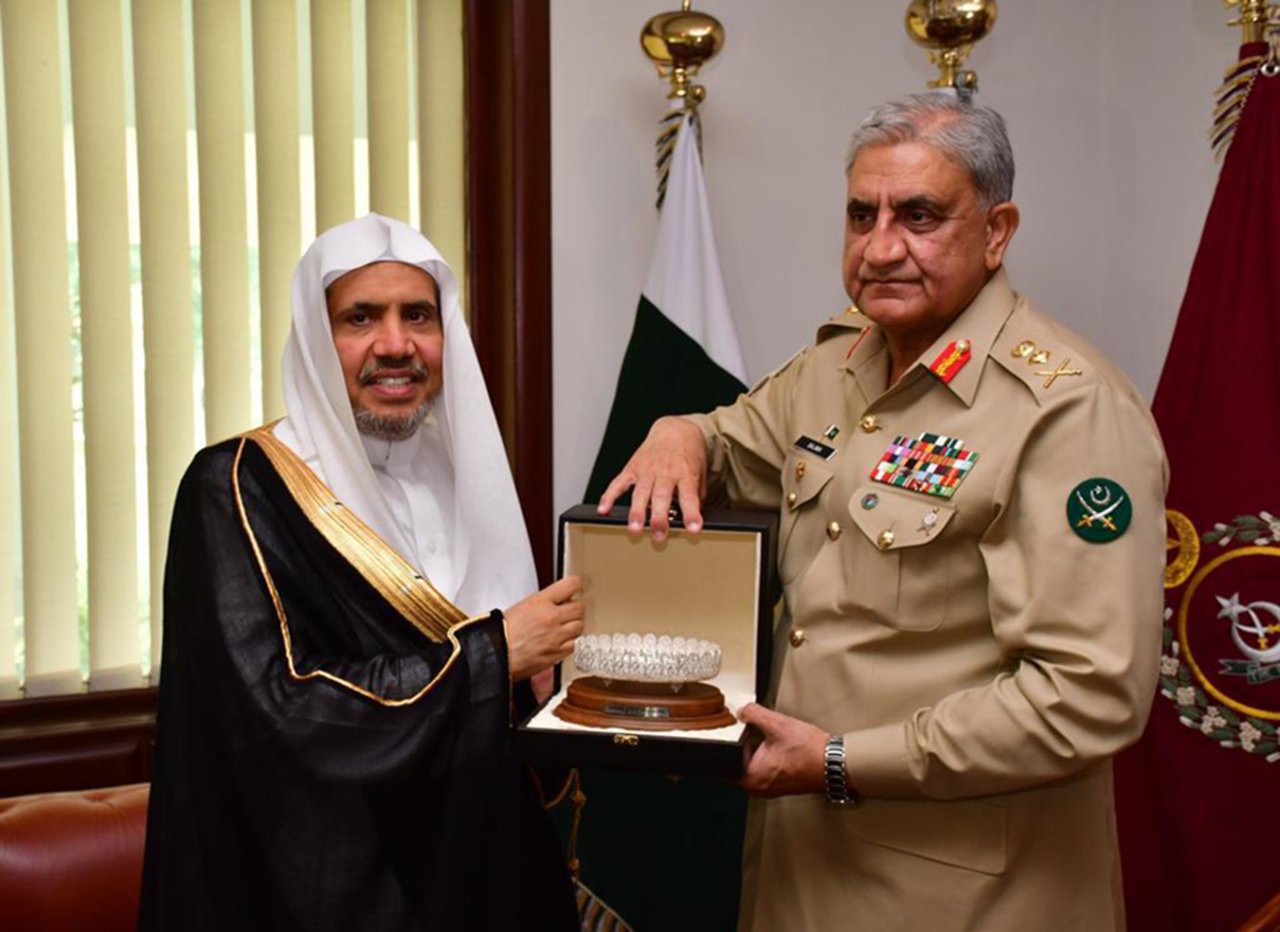 Pakistan Army Commander addressing Dr. Al-Issa: What you have done in the face of Islamophobia is highly appreciated.