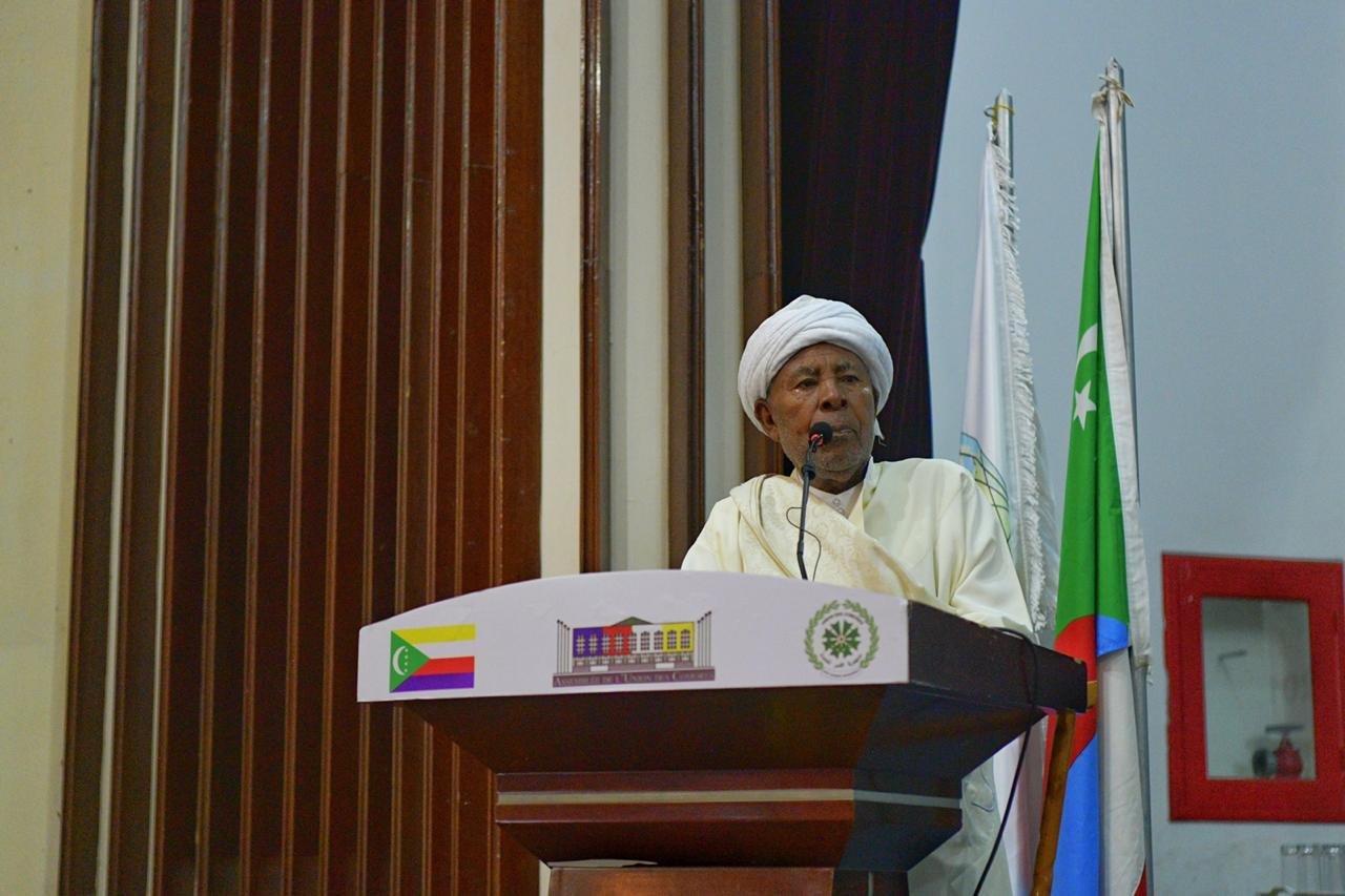 سماحة مفتي عام جمهورية جزر القمر الشيخ طاهر أحمد جمال الليل يلقي كلمته.