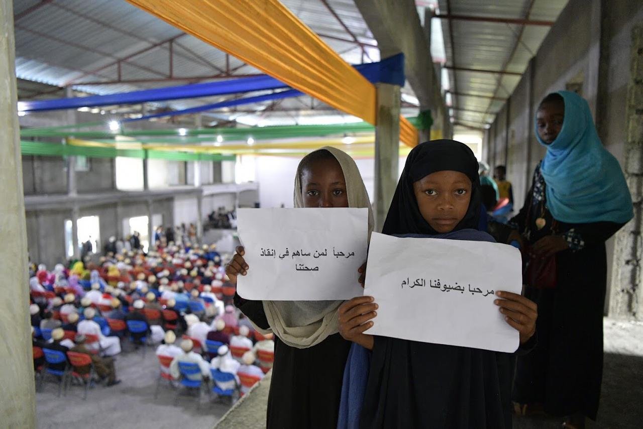 الاطفال في مقدمة اهالي قرية وشلي لاستقبال الامين العام.