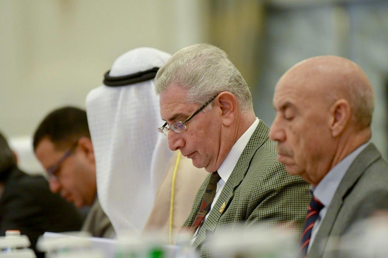 La participation à la conférence.