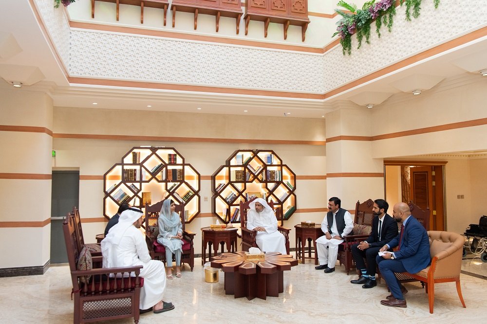 Syekh Dr.Mhmd Alissa , menerima aktivis pendidikan wanita dan  peraih Nobel termuda,  Malala Yousafzai.