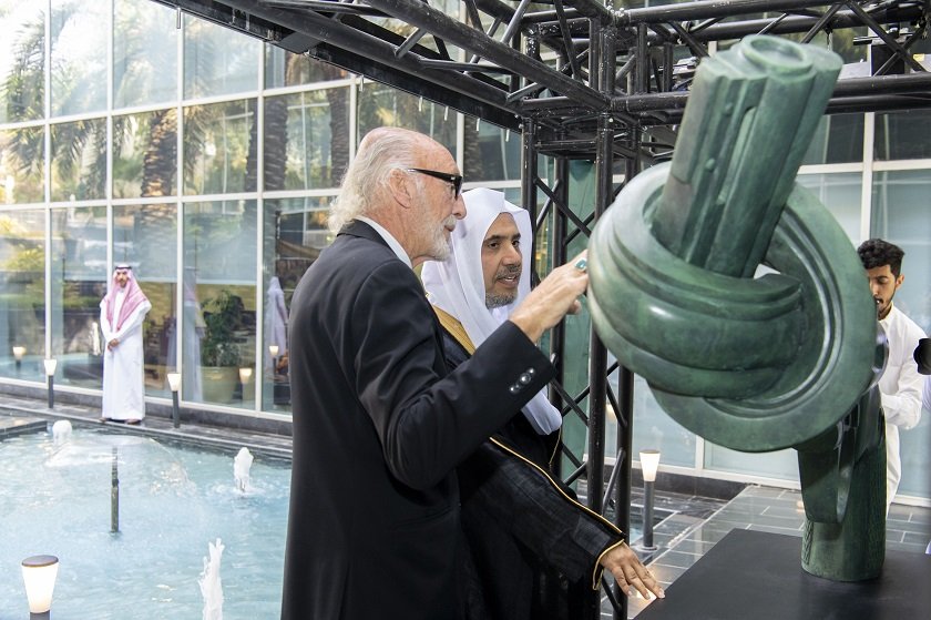 د. محمد العيسى: ديننا رسالة سلام ورحمة للعالمين، لا عنفَ في قيمنا، والمجازفات التي تَرفَع شعاراتٍ محسوبة في ظاهرها على الإسلام إنما تمثل نفسها