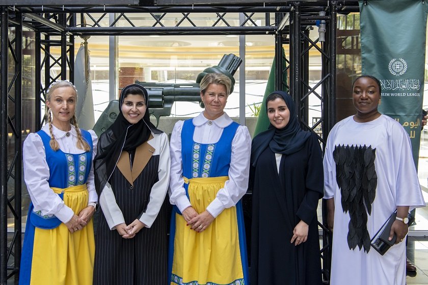 د. محمد العيسى: ديننا رسالة سلام ورحمة للعالمين، لا عنفَ في قيمنا، والمجازفات التي تَرفَع شعاراتٍ محسوبة في ظاهرها على الإسلام إنما تمثل نفسها