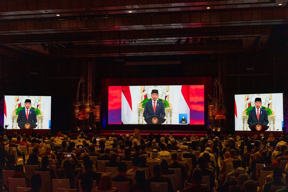 انڈونیشیا کے صدر محترم R20 اجلاس  کے افتتاح کے موقع پر:  R20 سمٹ کے موقع پر آپ کی شرکت  ہمارے لئے باعث فخر ہے