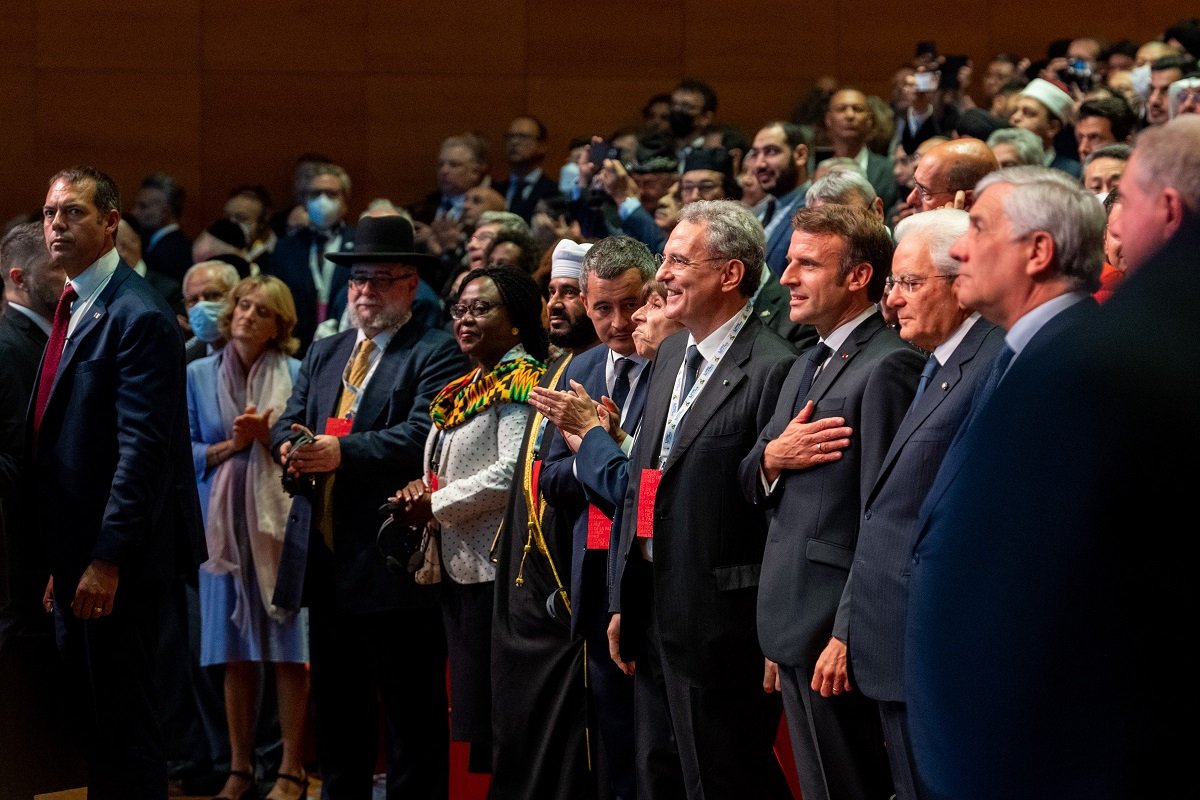 د. العيسى يلقي &quot;في الجلسة الافتتاحية&quot; كلمة ممثلي الدين الإسلامي في أكبر تجمع من أجل السلام يدعمه الفاتيكان بمشاركة البابا والرئيسين الإيطالي والفرنسي