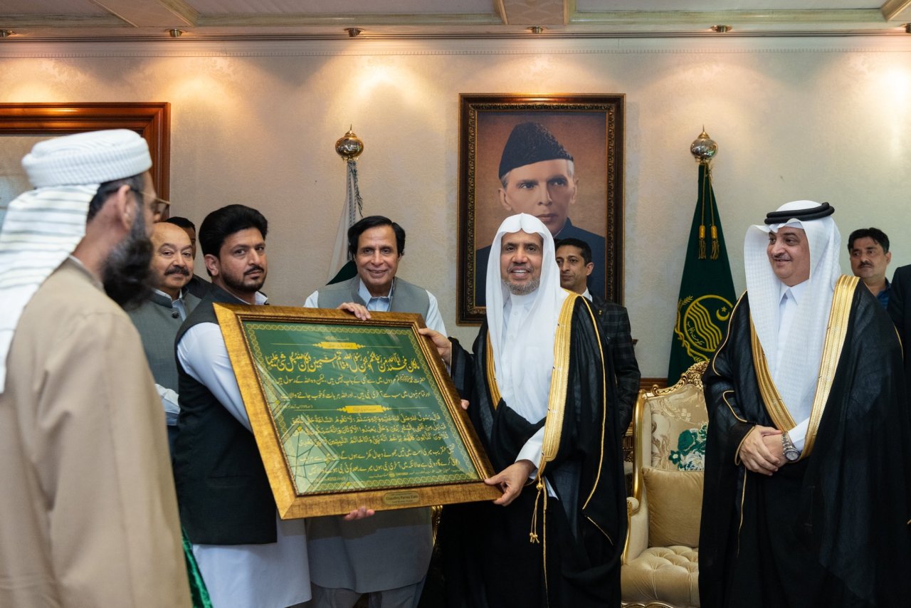 Perdana Menteri Provinsi Punjab, Tuan Pervaiz Elahi, menerima Sekretaris Jenderal, Syekh Dr.  Mhmd Alissa