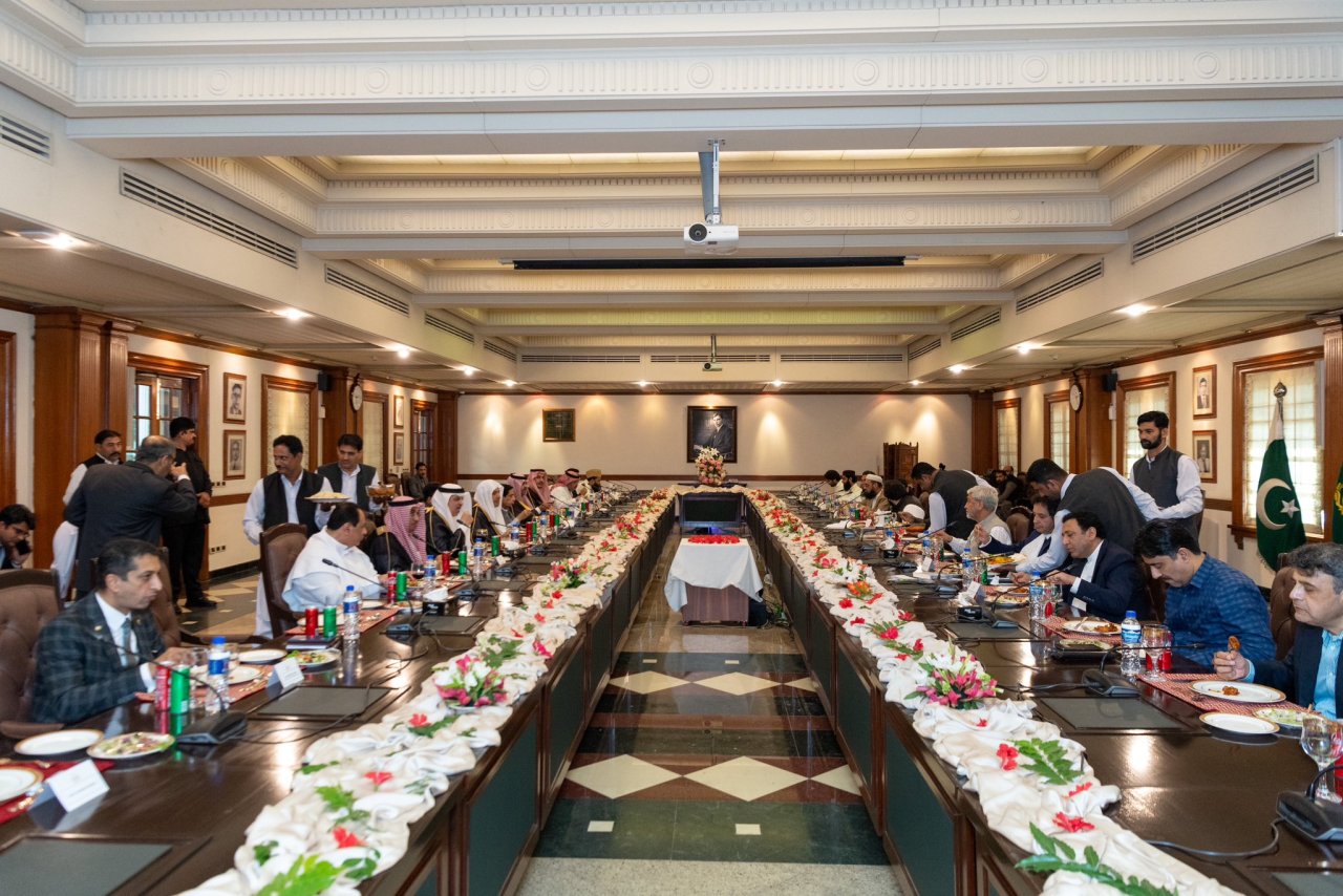 Perdana Menteri Provinsi Punjab, Tuan Pervaiz Elahi, menerima Sekretaris Jenderal, Syekh Dr.  Mhmd Alissa