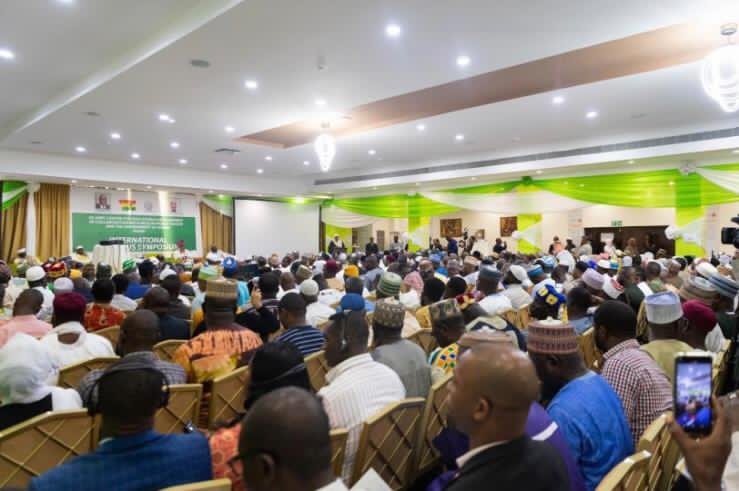 La LIM s’investit fortement dans l’ouverture aux autres et la cohésion entre les peuples du monde entier.  Elle lance de nombreux programmes et initiatives à travers le monde pour rassembler dans un esprit de dialogue et de compréhension.