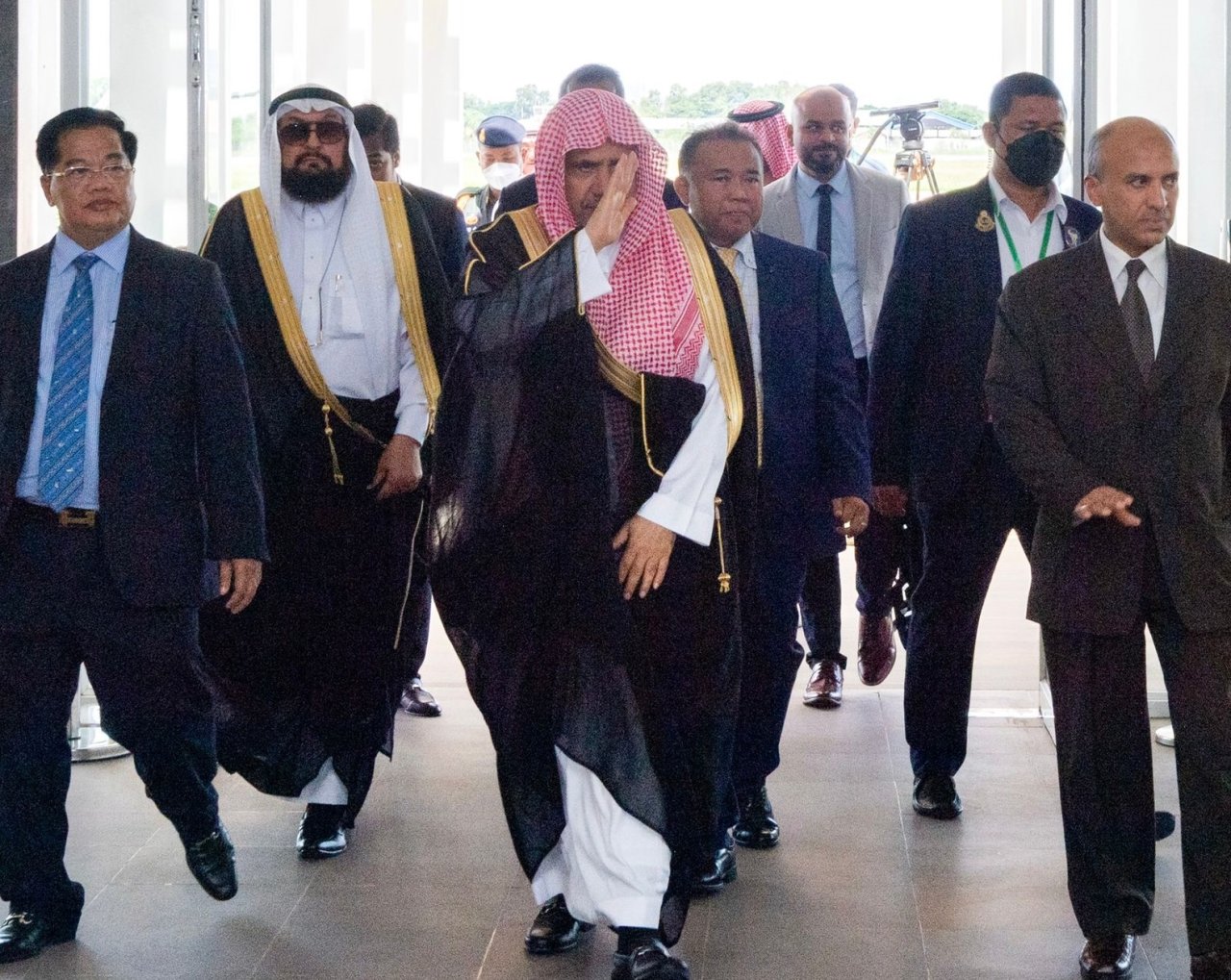 Dr. Mohammad Alissa arrived at Phnom Penh International Airport at the official invitation of the Kingdom of Cambodia