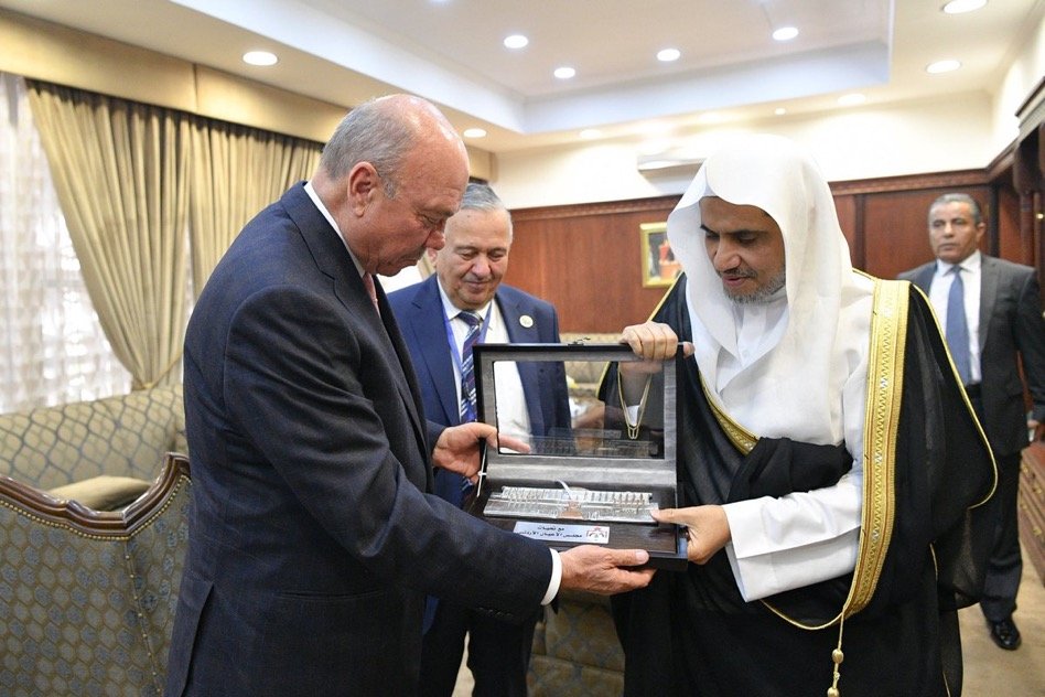 Le Président du Sénat jordanien, M. Faisal Al Fayez, recevant dans son bureau à Amman le SG de la Ligue le cheikh Dr Mohammed Alissa.
