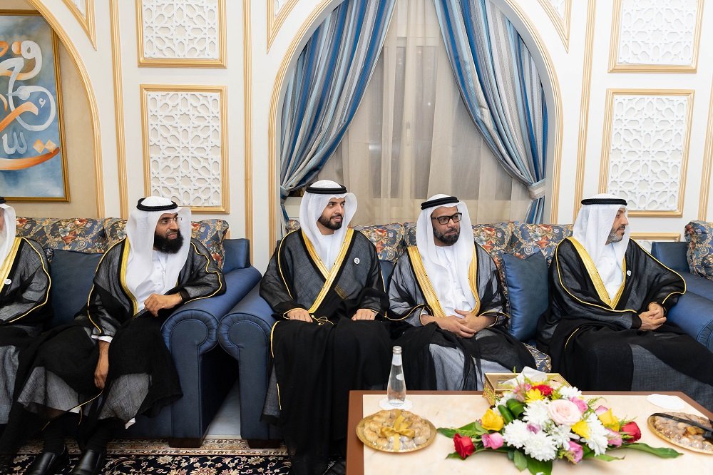 استقبل معالي الشيخ د.محمدالعيسى أمين عام رابطة العالم الإسلامي في مكتبه بمحافظة جدة رئيس مجلس الإفتاء بالإمارات العربية المتحدة سماحة الشيخ عبدالله بن بيه