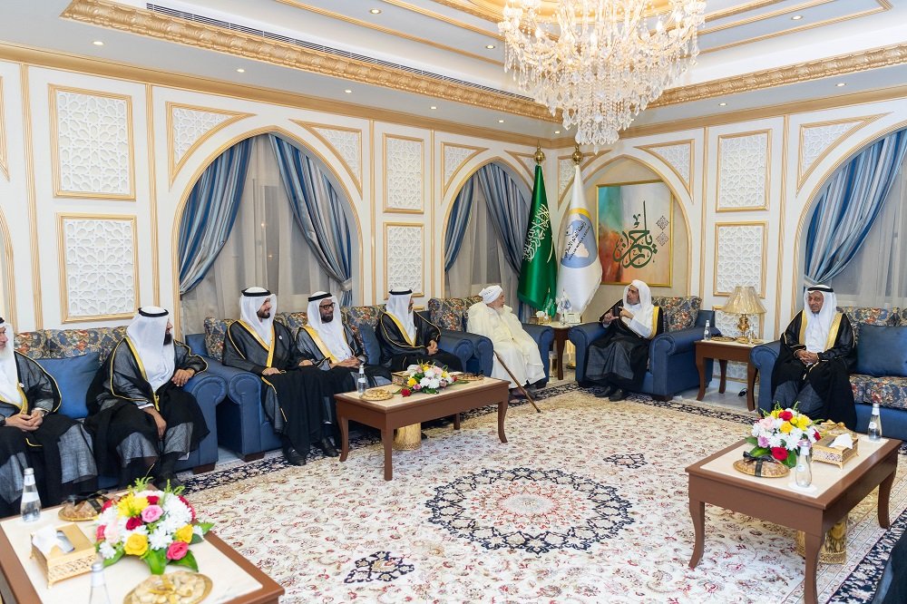 استقبل معالي الشيخ د.محمدالعيسى أمين عام رابطة العالم الإسلامي في مكتبه بمحافظة جدة رئيس مجلس الإفتاء بالإمارات العربية المتحدة سماحة الشيخ عبدالله بن بيه