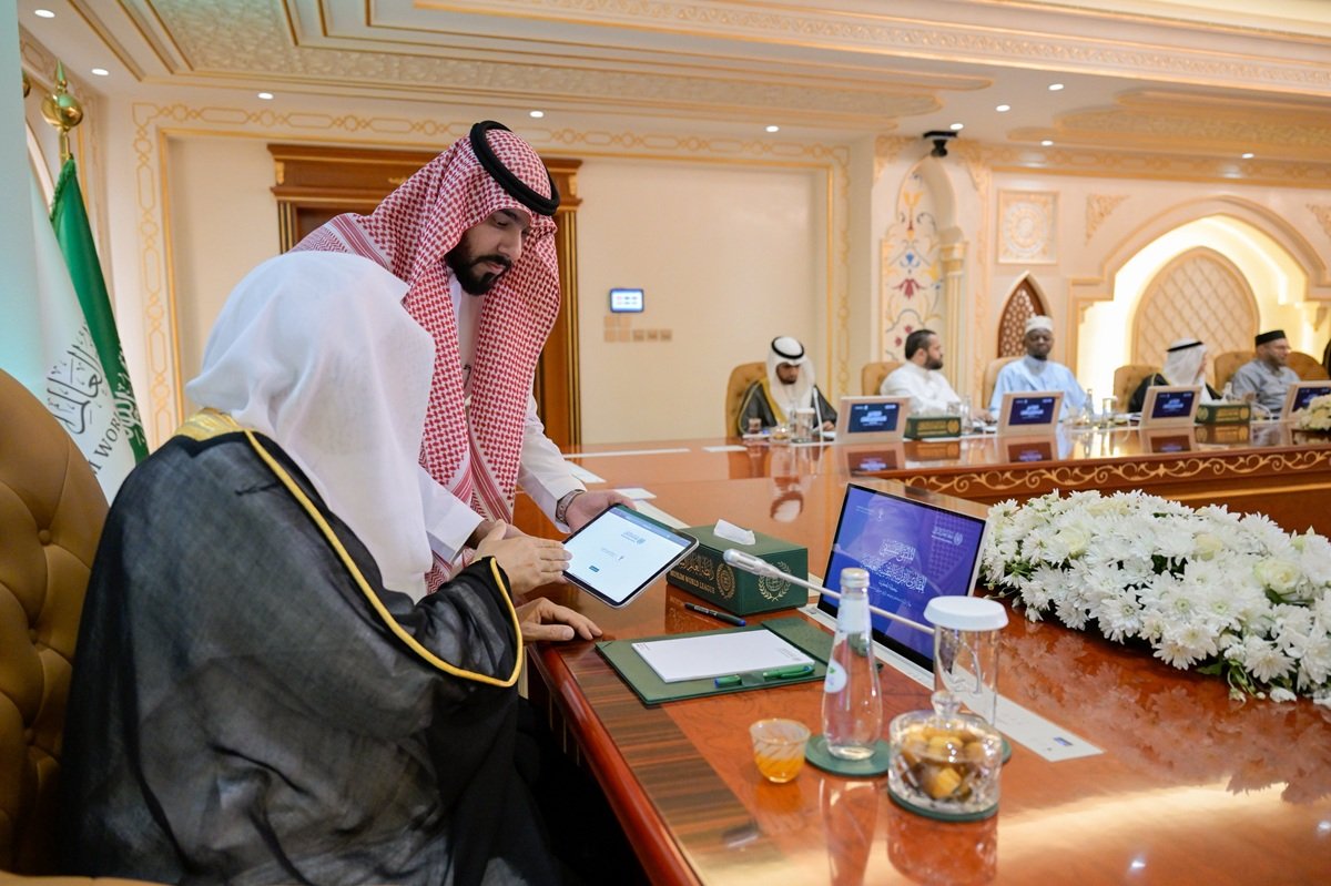 This afternoon, at the headquarters of the Muslim World League (MWL) in Makkah, H.E. Sheikh Dr. Mohammed Alissa, Secretary-General of the MWL and Chairman of the Organization of Muslim Scholars, launched a set of pioneering Qur’anic initiatives, which included