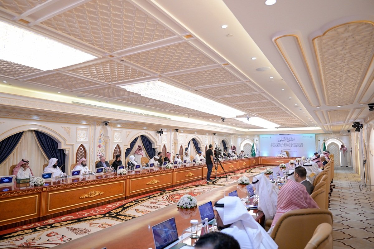 This afternoon, at the headquarters of the Muslim World League (MWL) in Makkah, H.E. Sheikh Dr. Mohammed Alissa, Secretary-General of the MWL and Chairman of the Organization of Muslim Scholars, launched a set of pioneering Qur’anic initiatives, which included