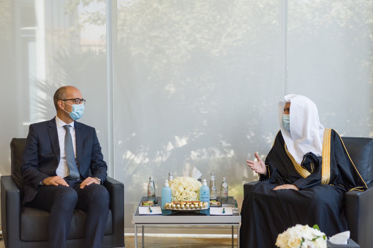 عزت مآب شیخ ڈاکٹر محمد العیسی نے فرانسیسی حکومت میں سیاسی وسلامتی امور کے ڈائریکٹر جناب فلپ ایریرا سے ملاقات کی