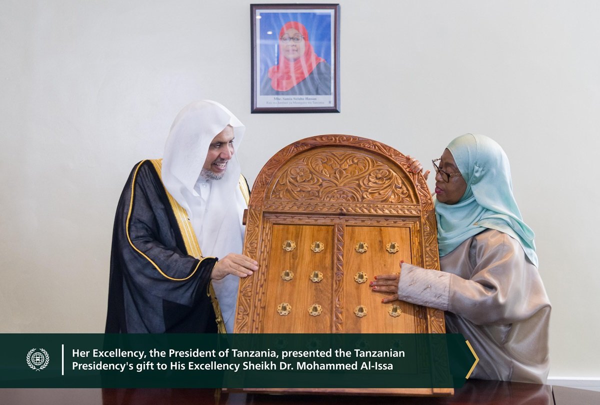 At the Presidential Palace in Dar es Salaam, Her Excellency Dr. Samia Suluhu, President of the United Republic of Tanzania, welcomed His Excellency Sheikh Dr. Mohammed Alissa, Secretary-General of the Muslim World League and Chairman of the Organization of Muslim Scholars.