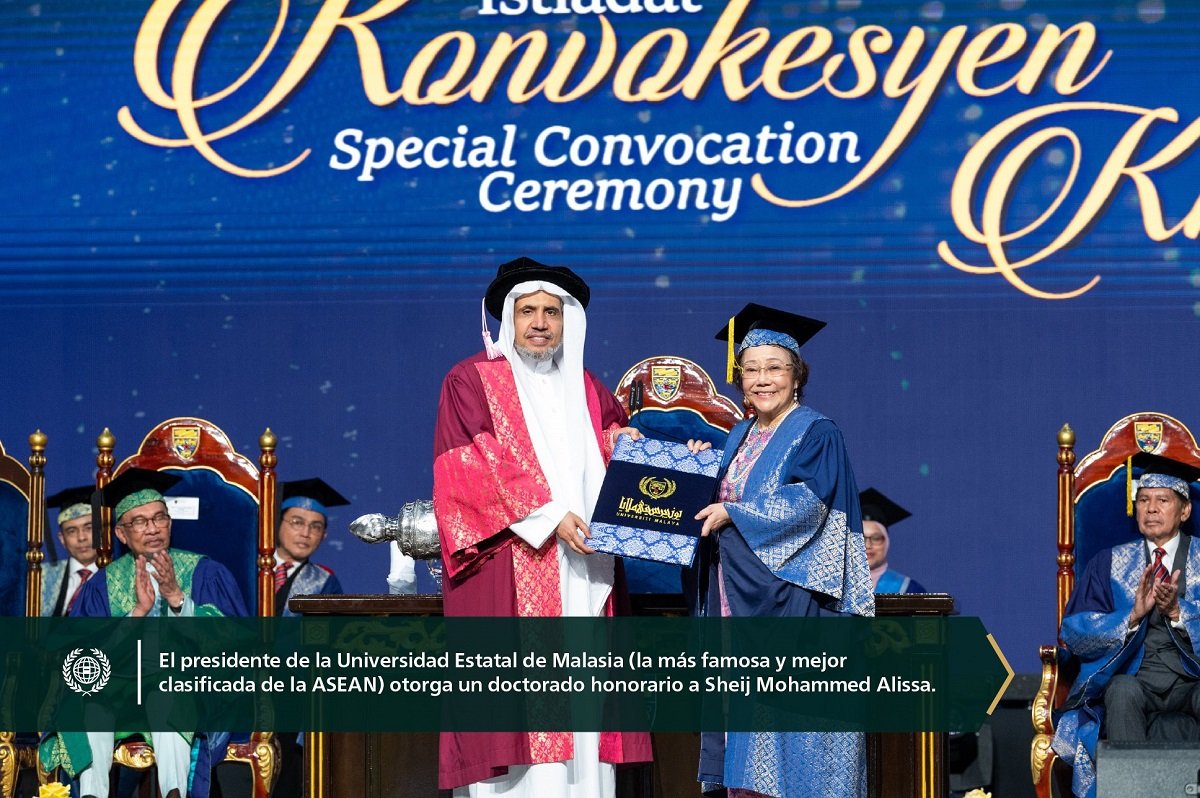 En presencia del Primer Ministro de Malasia y sus adjuntos: