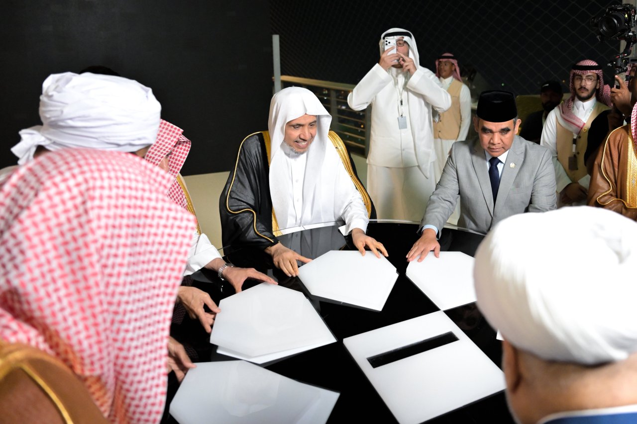 یہاں اس مقام پر اسلامی ڈیجیٹل دنیا میں شرعی اعتماد کے ایک نئے باب کا آغاز ہوا..”منہاج“ ایپلی کیشن کا شاندار افتتاح: