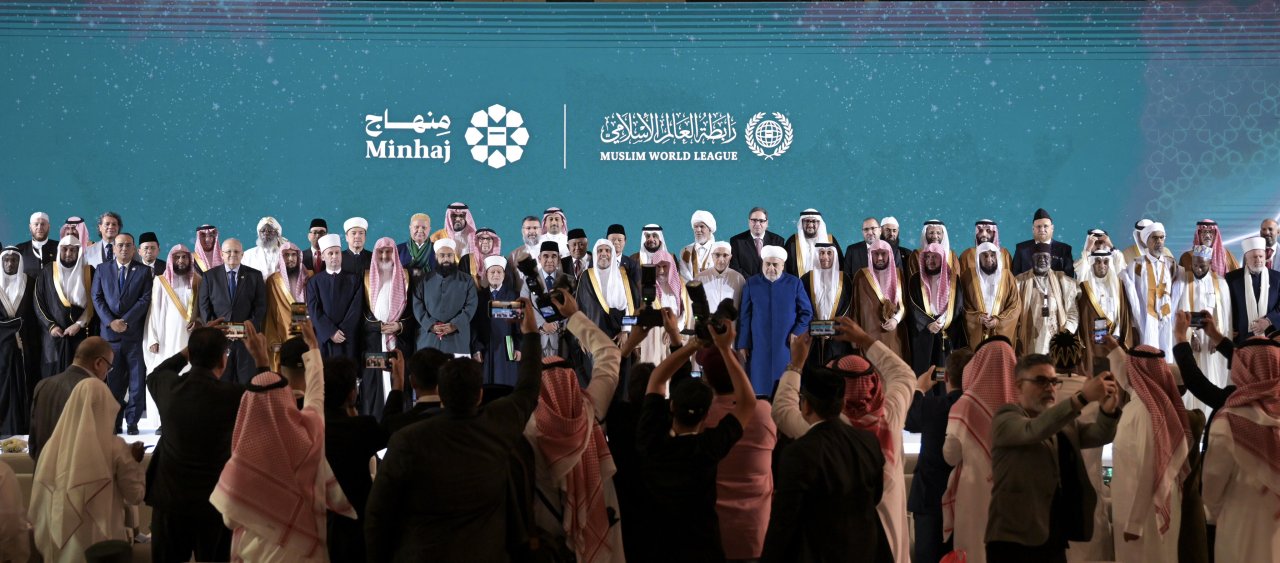 یہاں اس مقام پر اسلامی ڈیجیٹل دنیا میں شرعی اعتماد کے ایک نئے باب کا آغاز ہوا..”منہاج“ ایپلی کیشن کا شاندار افتتاح: