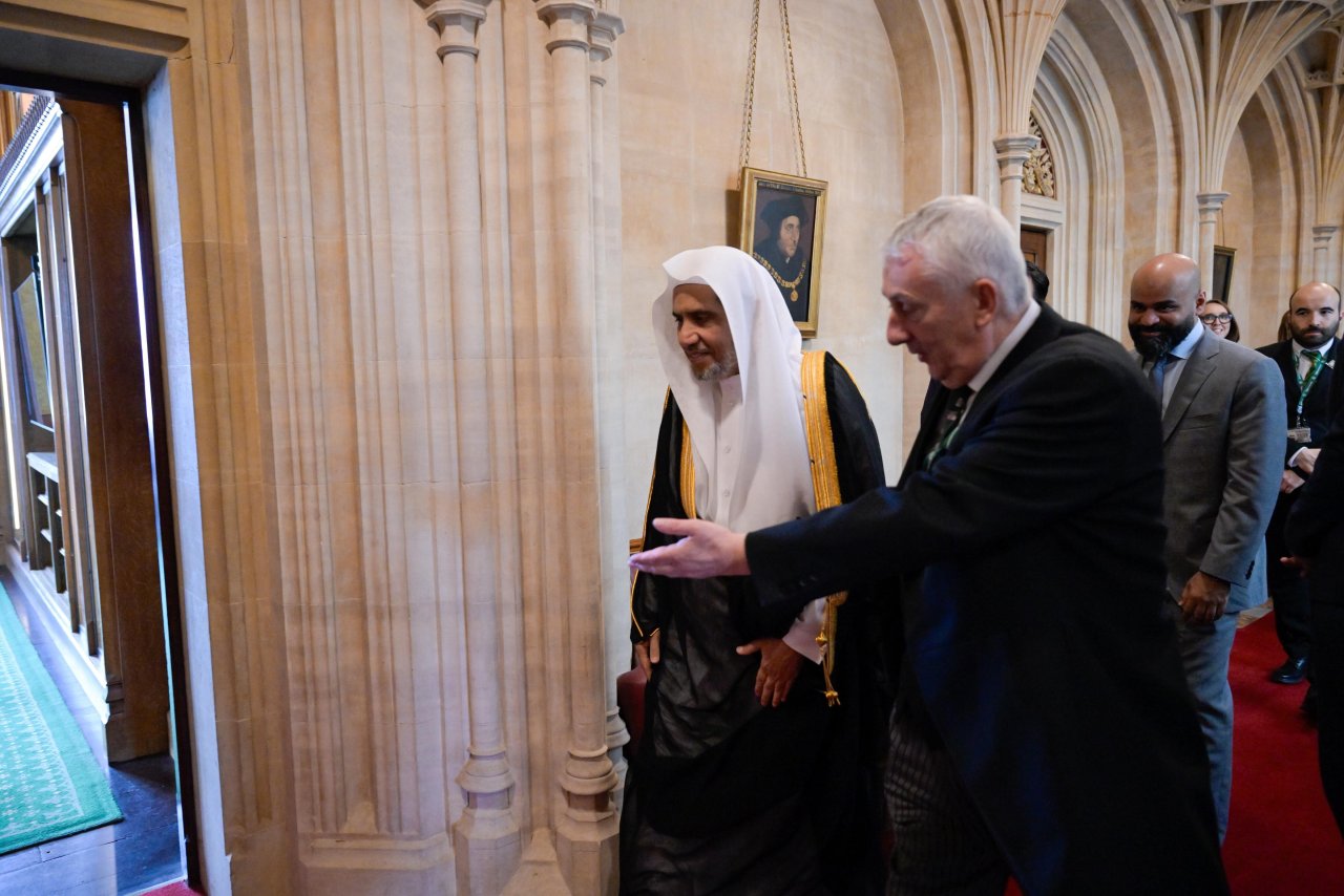 اسلامی دینی قیادت کے ساتھ اپنی نوعیت کی پہلی ملاقات:  برطانوی پارلیمنٹ کے اسپیکر اور اعلیٰ قیادت کا سیکرٹری جنرل رابطہ عالم اسلامی  کا خیر مقدم