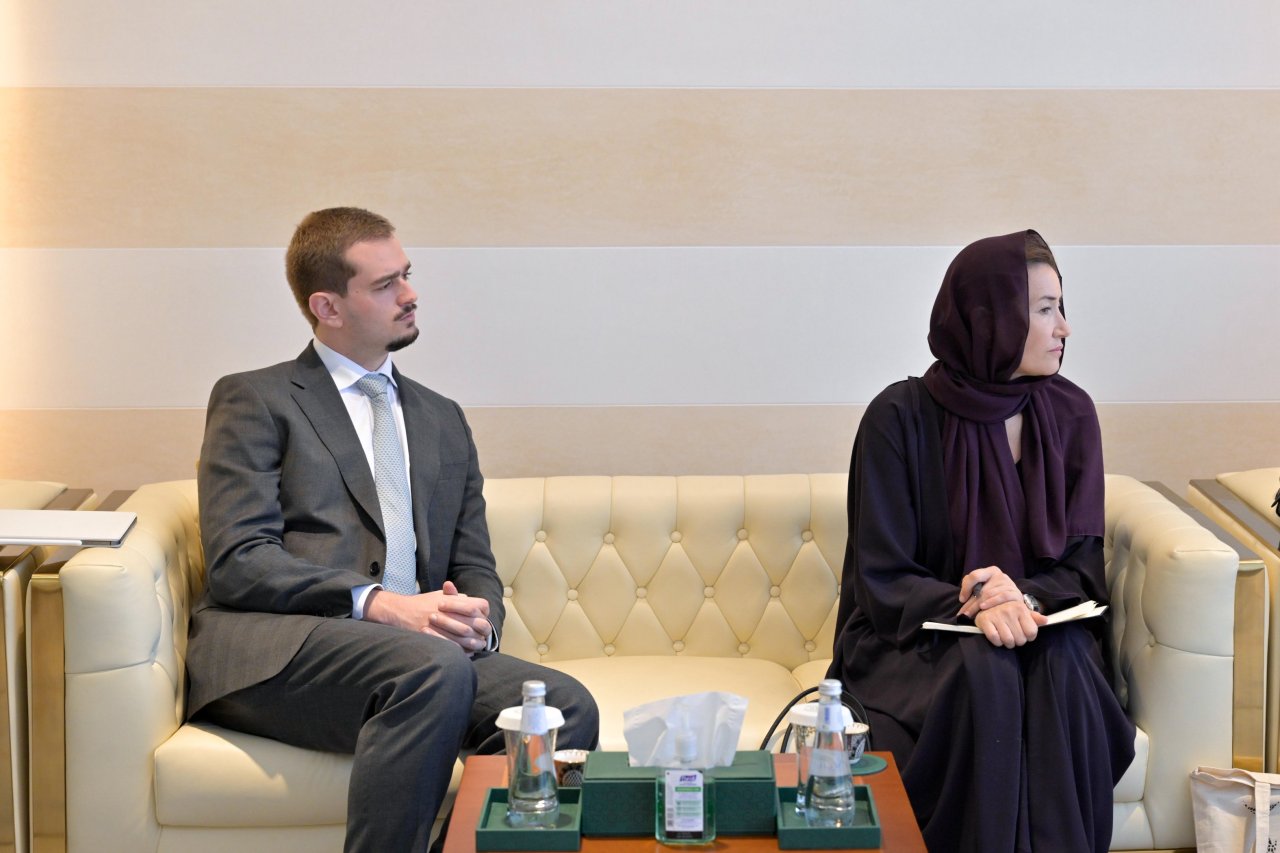 Yang Mulia Sekretaris Jenderal LMD, Ketua Organisasi Ulama Muslim, Syekh Dr. Mohammed Alissa, menerima kunjungan Ketua Euronews, Tuan Pedro Vargas David.