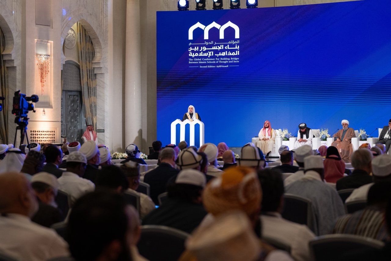 &quot;Ensiklopedia Konsensus Intelektual Islam&quot;: Dengan sekitar 1.800 halaman, ensiklopedia ini dirumuskan oleh 60 ulama syariat dan pemikir Islam dari berbagai mazhab dan aliran, untuk menjadi mercusuar yang menerangi perjalanan persatuan umat