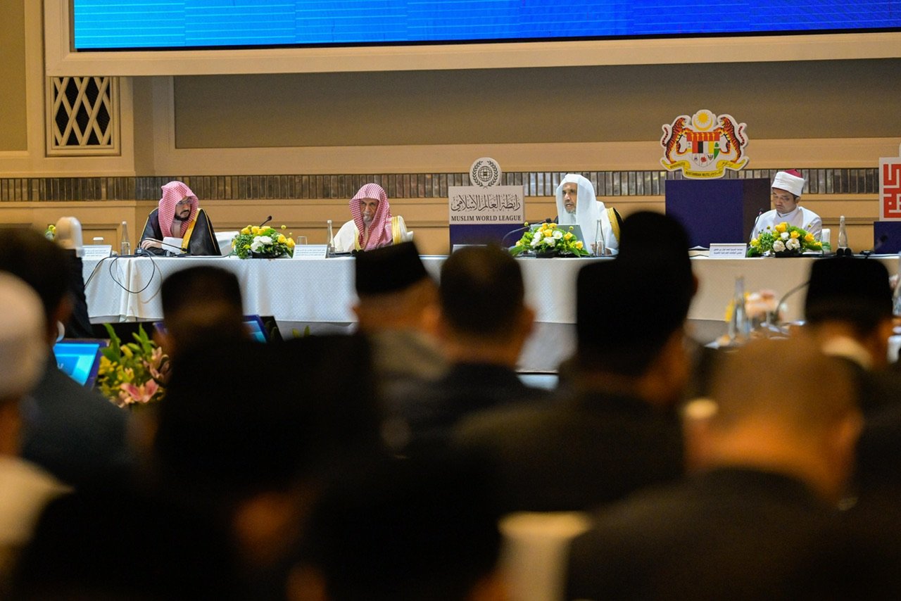 As part of the First Forum for Fiqh Scholars: “Teaching Islamic Fiqh and Cultivating the Faqih: Guiding Principles and Frameworks,” prominent fiqh scholars of the Ummah convene in Malaysia under the umbrella of the Islamic Fiqh Council, affiliated with the Muslim World League.