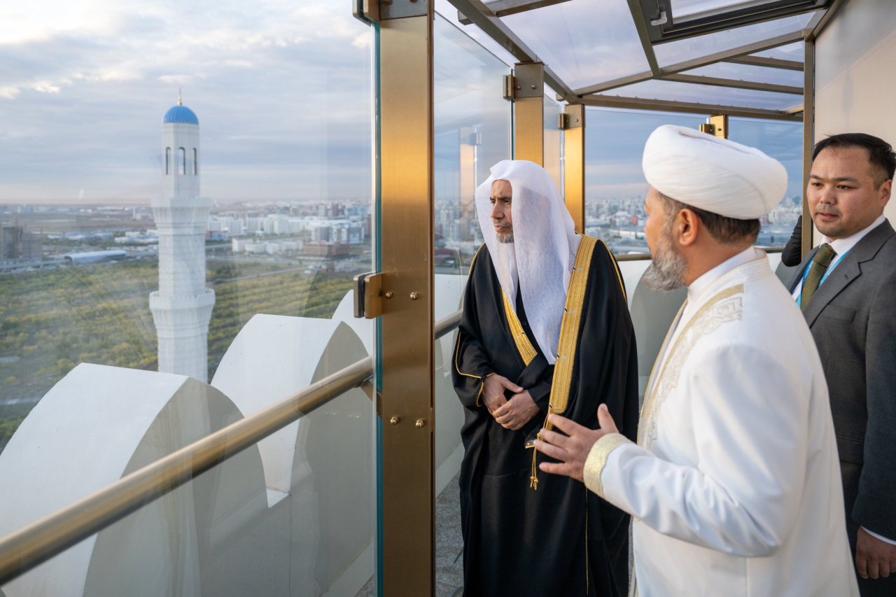 یکی از بزرگ‌ ترین مساجد جهان، وبزرگ ‌ترین در آسیای میانه، باظرفیتی که همراه با صحن‌ هایش به حدود ۳۰۰ هزار نماز گزار می‌ رسد …