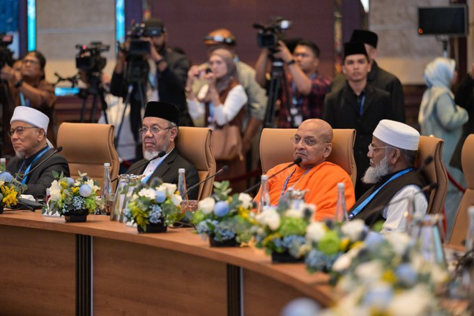 La causa palestina:  La causa central en la conciencia árabe e islámica, así como en la de todos los pueblos del mundo partidarios de la justicia y la paz. La conferencia     internacional para la solución pacífica de la cuestión palestina y la implementación de la solución de dos Estados,