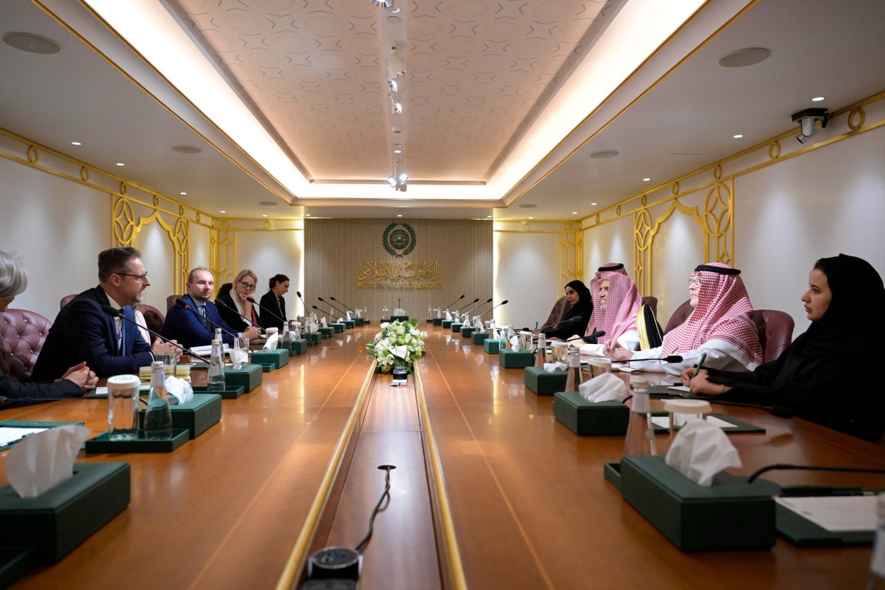 رابطہ عالم اسلامی کے سیکرٹری جنرل اور چیئرمین مسلم علماء کونسل، عزت مآب شیخ ڈاکٹر محمد العیسی نے ریاض میں واقع اپنے دفتر میں، جرمنی کی مختلف تحقیقی وفکری مراکز سے تعلق رکھنے والے فکری رہنماؤں کے ایک وفد کا استقبال کیا۔