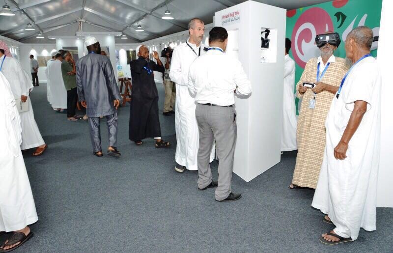 ضيوف رابطة العالم الإسلامي يزورون معرض مسك الخيرية بمنى