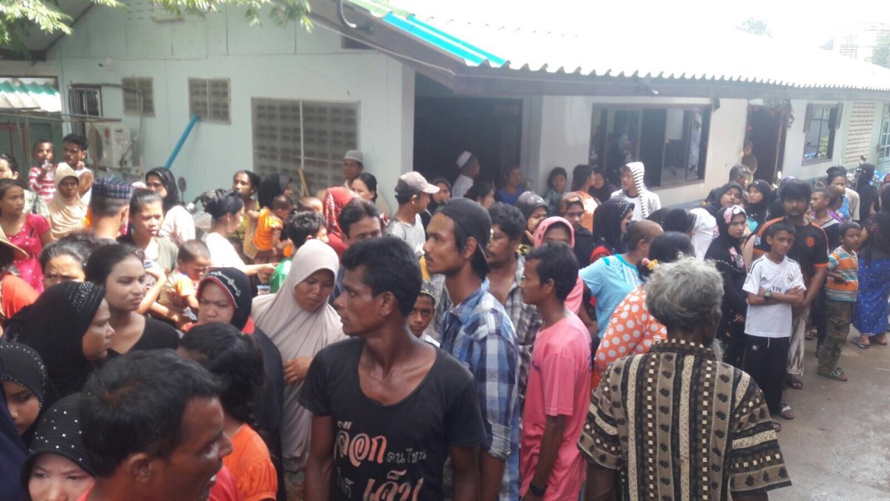 ‏2500 أسرة من لاجئي الروهينجا ببورما استفادوا من الإعانات العاجلة المقدمة من ⁧‫ رابطة العالم الاسلامي‬⁩، وستواصل الرابطة تقديم دعمها الإغاثي لهم.