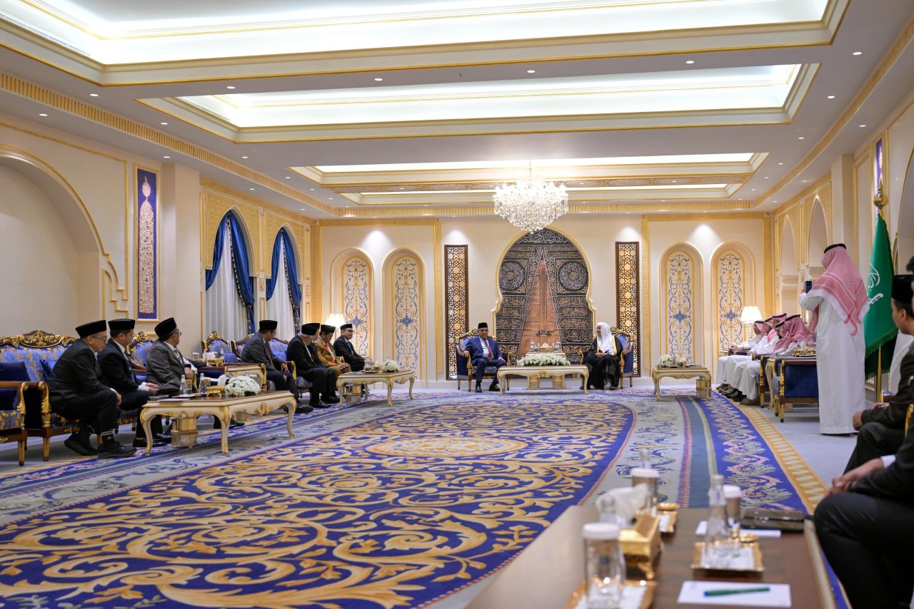 Secretary-General of the Muslim World League Receives Speaker of Indonesia’s People’s Consultative Assembly