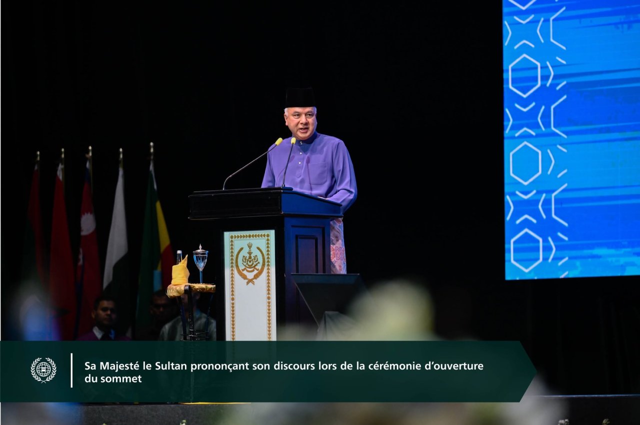Photos du troisième Sommet international des responsables religieux, avec la participation du Secrétaire général,Président de l’Organisation des savants musulmans, cheikh Mohammed Al-Issa en qualité d’intervenant principal lors de la cérémonie d’ouverture
