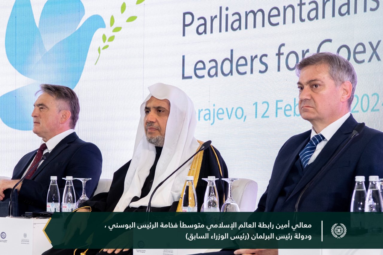 معالي الأمين العام لرابطة العالم الإسلامي رئيس هيئة علماء المسلمين الشيخ د. ⁧‫محمد العيسى‬⁩ يشارك فخامة الرئيس البوسني افتتاح المؤتمر الإقليمي المعزز لقيم التعايش والسلام