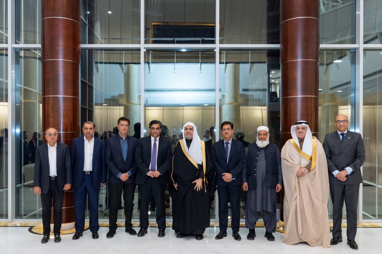 Yang Mulia Sekretaris Jenderal LMD, Ketua Asosiasi Ulama Muslim, Syekh Dr. Mohammed Alissa , bertemu dengan Yang Mulia Menteri Perdagangan, Industri dan Produksi