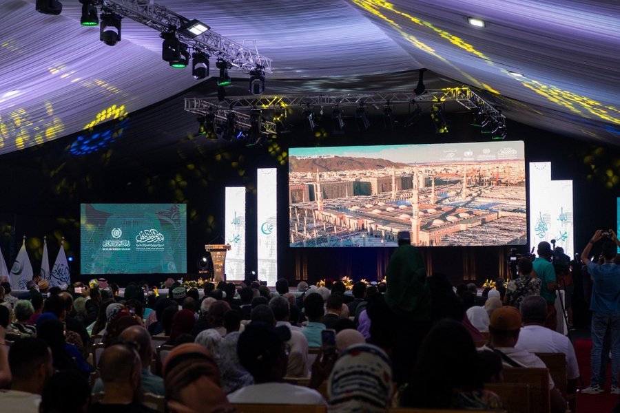 خدمةً للسيرة النبوية بمنهج علمي رصين، ووسائل تقنية متطورة، تُواصِل رابطة العالم الإسلامي مشروعاتها النوعية في خدمة السيرة النبوية، ومن أبرزها: "المتاحف الدولية للسيرة النبوية والحضارة الإسلامية"