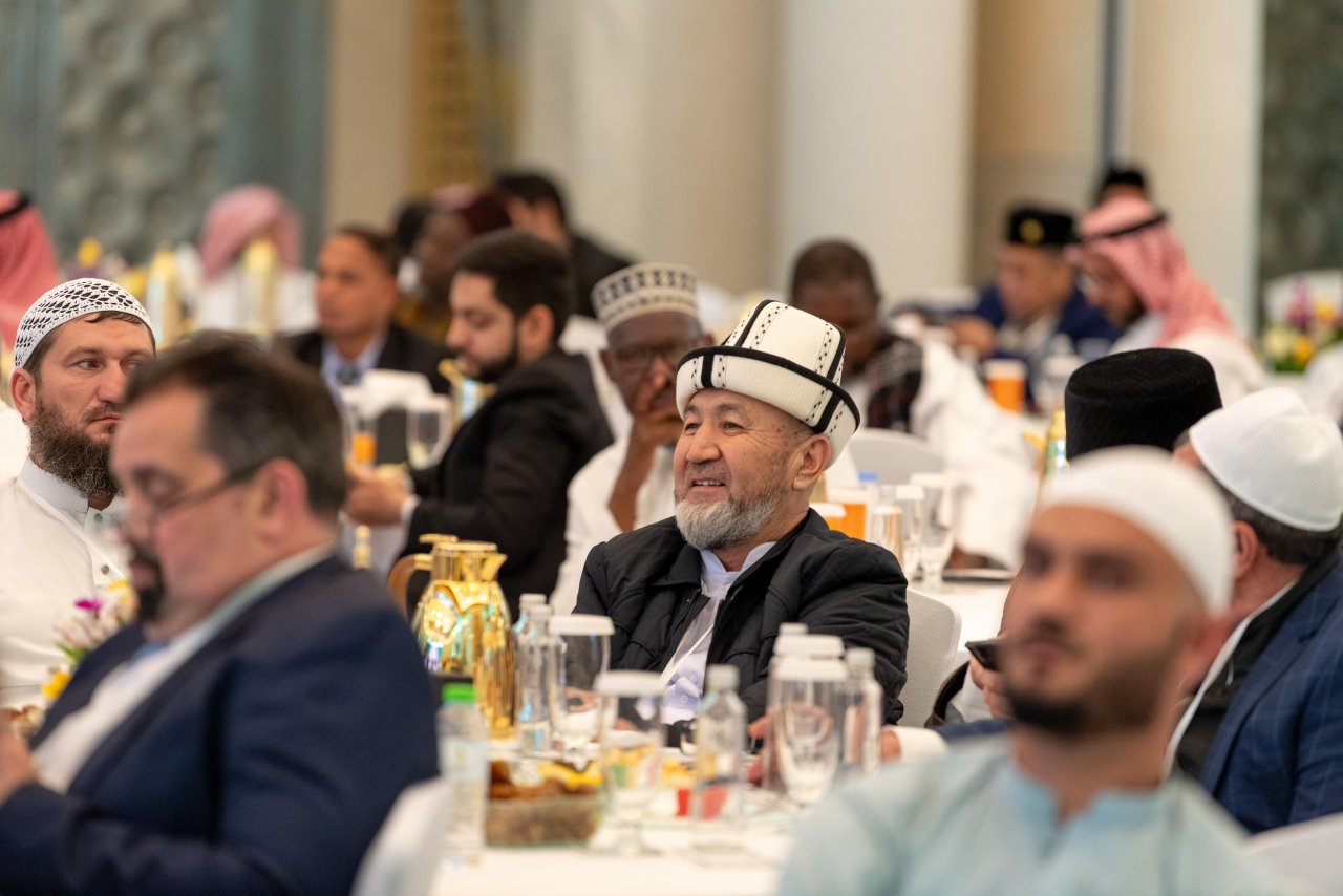 علماء المسلمين ومفتوهم يصدرون من مكة المكرمة &quot;وثيقة بناء الجسور بين المذاهب الإسلامية&quot; للتذكير بمفهوم الأمة الواحدة وتجاوز مآسي الطائفية