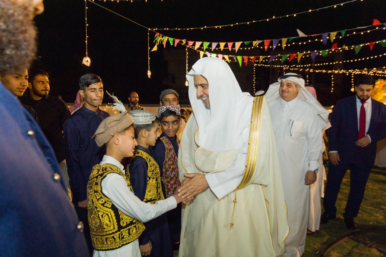 Los niños del orfanato compartieron la alegría del Aid en Islamabad: el Secretario General, el Sheij Mohammed Al-Issa