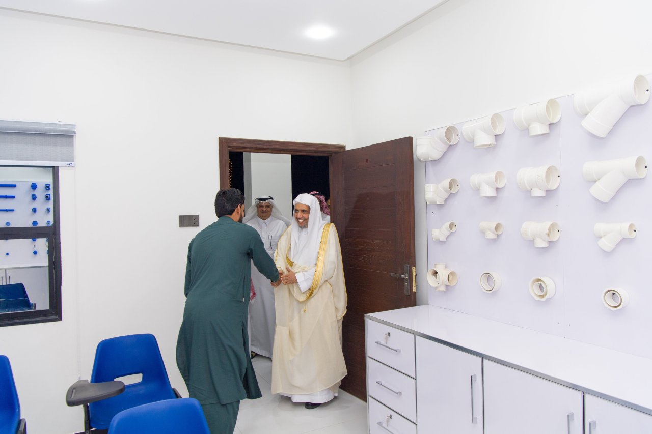 Foto-foto Yang Mulia Sekretaris Jenderal Liga Muslim Dunia Syekh Dr. MohammedAlissa, mengunjungi anak-anak Panti Asuhan Ali bin Abi Thalib di Pakistan, yang melayani lebih dari 4.600 anak yatim piatu