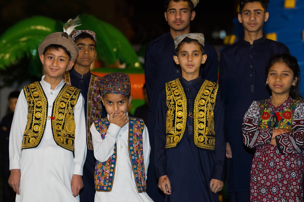 Foto de la celebración del Sheij Mohammed Al-Issa, SG de la LMI, en la festividad del Aid El Fitr en el orfanato Ali bin Abi Talib en Pakistán, que cuenta con cerca de 4600 huérfanos: