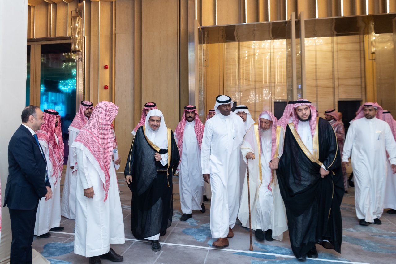 Los principales ulemas de la jurisprudencia de la comunidad islámica bajo la dirección del Comité de Jurisprudencia Islámica presidido por el gran muftí del Reino de Arabia Saudita.