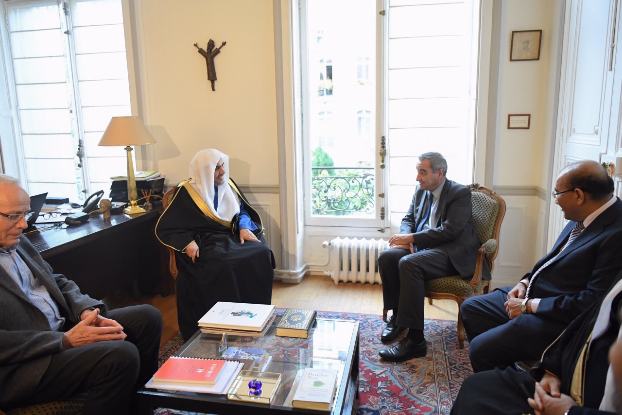 Le SG à Paris avec le président de l'Union des Églises Protestantes, dans le cadre de rencontres déterminantes avec divers responsables religieux en vue d'établir l'harmonie, la paix, l'entraide et la cohabitation.