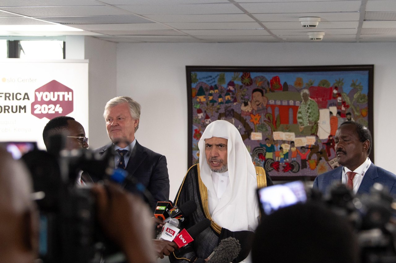 الأمين العام لرابطة العالم الإسلامي ضيفُ شرفٍ في &quot;منتدى شباب إفريقيا&quot;.. وضيفًا على برلمان الشباب في كينيا